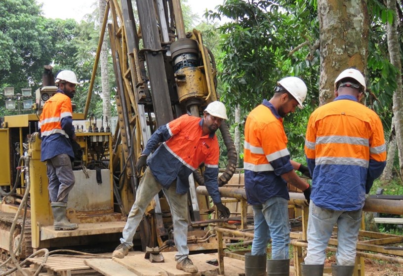 Drillers operating the MD600 diamond drill rig